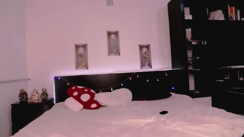 mikaylaraven online show from 12/21/25, 04:19