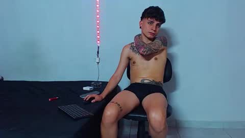 Mike IMDEPENDIENT MODEL online show from 10/05/25, 03:27