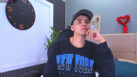 Mike 0233 online show from 02/12/25, 04:44