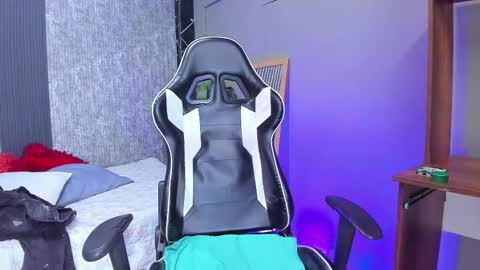 Mike 0233 online show from 03/06/25, 07:03