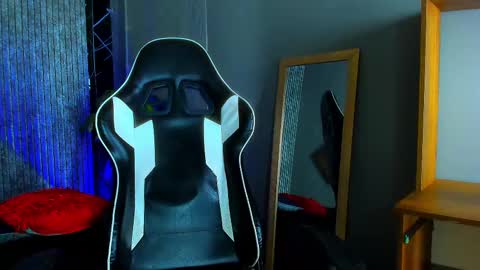 Mike 0233 online show from 03/11/25, 07:15