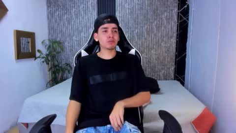 Mike 0233 online show from 09/24/25, 02:48