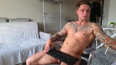 Snapshot of mike___magic chatting on 05/12/26, 03:58 Mike Magic online show from 05/12/26, 03:58