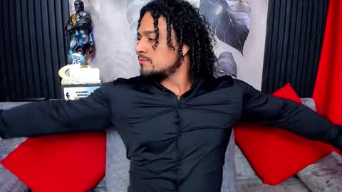 Snapshot of mike_estevess chatting on 03/08/26, 07:56 online show from 03/08/26, 07:56