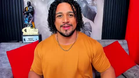 Snapshot of mike_estevess chatting on 03/17/26, 11:35 online show from 03/17/26, 11:35