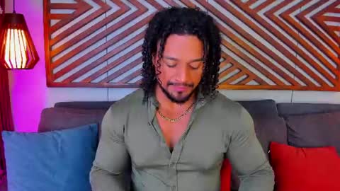 Snapshot of mike_estevess chatting on 06/28/26, 06:30 online show from 06/28/26, 06:30