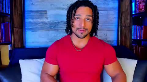 Snapshot of mike_estevess chatting on 07/19/26, 06:39 online show from 07/19/26, 06:39