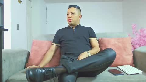 Snapshot of mike_fetish_ chatting on 02/18/26, 12:23 Im Mike online show from 02/18/26, 12:23