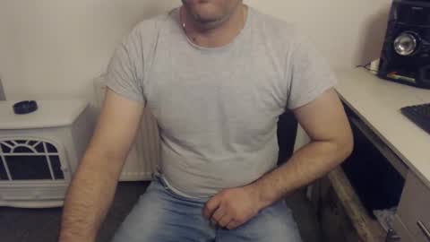 Snapshot of mike_master30 chatting on 12/12/24, 04:10 MikeMaster online show from 12/12/24, 04:10