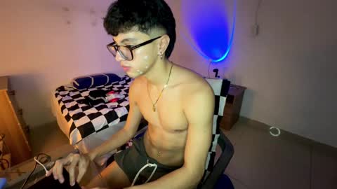 Mike Pineapple online show from 10/07/25, 03:47