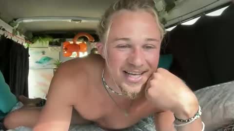 Snapshot of mike_sunn chatting on 10/25/25, 03:14 Mike online show from 10/25/25, 03:14