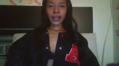 MAITE  MIKE  Sometimes Im with the boy in camera online show from 11/17/25, 04:29