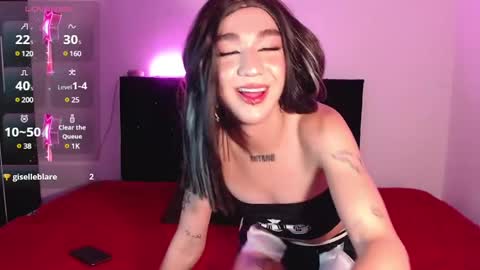 Snapshot of mikee_g chatting on 02/12/25, 10:59 ZARA BLARE online show from 02/12/25, 10:59