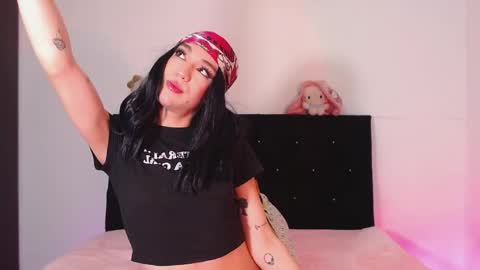 Snapshot of mikee_g chatting on 10/20/25, 01:28 ZARA BLARE online show from 10/20/25, 01:28