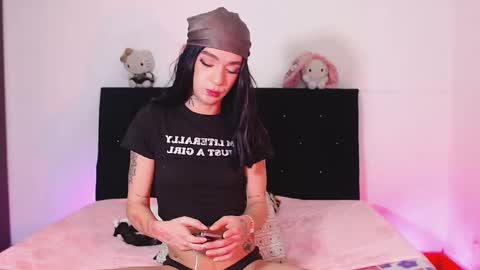 Snapshot of mikee_g chatting on 10/20/25, 11:38 ZARA BLARE online show from 10/20/25, 11:38