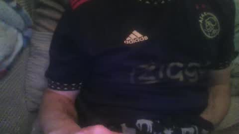 mikehockishuge9 online show from 11/28/25, 05:04