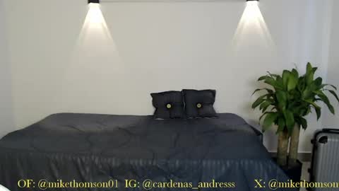 Snapshot of mikethomson01 chatting on 04/18/26, 12:31 Mike online show from 04/18/26, 12:31