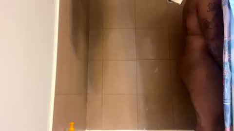 Snapshot of mikeyblunt chatting on 12/17/24, 12:33 mikeyblunt online show from 12/17/24, 12:33