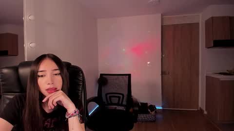 VIOLETAMIKE online show from 10/14/25, 05:30