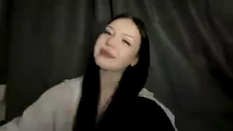 Snapshot of mikiklippel chatting on 05/27/26, 03:31 Mia online show from 05/27/26, 03:31