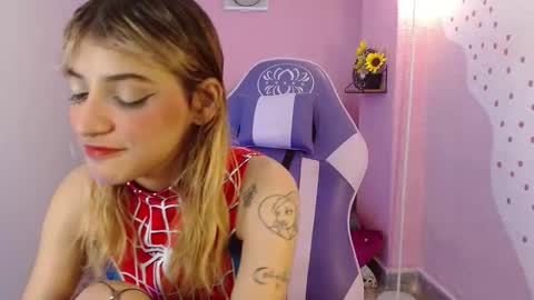 Mikka 3 online show from 10/31/25, 01:34