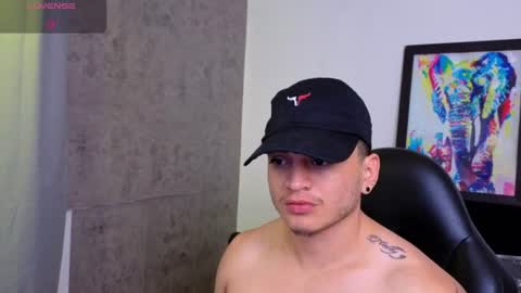 Snapshot of mikke_love chatting on 06/25/26, 02:43 MIKKE online show from 06/25/26, 02:43