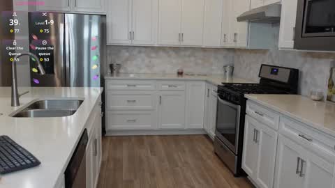 Mikaylah online show from 12/10/24, 04:17