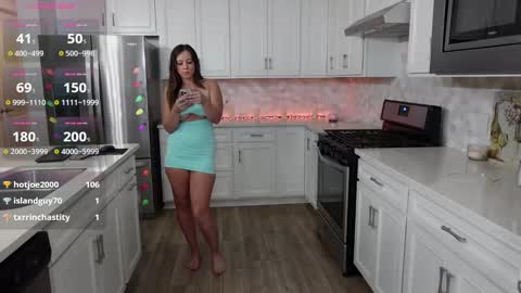 Mikaylah online show from 12/30/24, 10:01