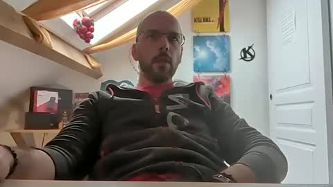 Snapshot of mikmik91 chatting on 12/19/24, 10:13 mikmik91 online show from 12/19/24, 10:13