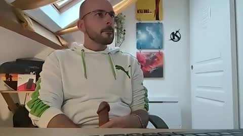 Snapshot of mikmik91 chatting on 01/29/25, 03:26 mikmik91 online show from 01/29/25, 03:26