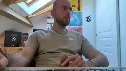 Snapshot of mikmik91 chatting on 03/06/25, 03:02 mikmik91 online show from 03/06/25, 03:02