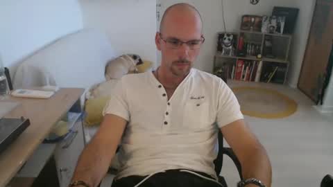 Snapshot of mikmik91 chatting on 09/18/25, 02:41 mikmik91 online show from 09/18/25, 02:41