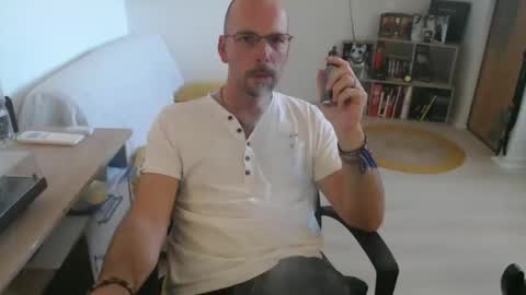 Snapshot of mikmik91 chatting on 09/19/25, 02:07 mikmik91 online show from 09/19/25, 02:07