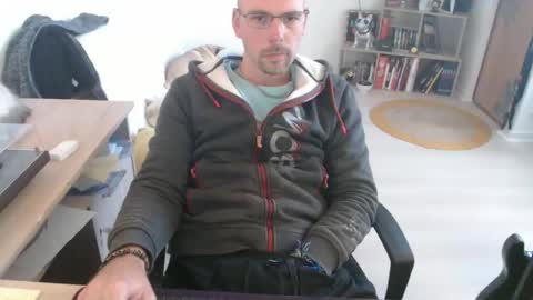 Snapshot of mikmik91 chatting on 10/01/25, 09:48 mikmik91 online show from 10/01/25, 09:48