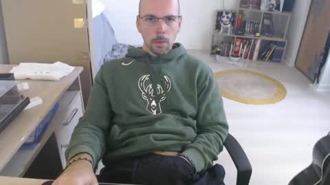 Snapshot of mikmik91 chatting on 10/16/25, 09:54 mikmik91 online show from 10/16/25, 09:54