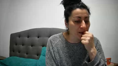 Mikyloveu online show from 02/05/26, 03:05