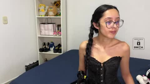 Snapshot of mila_2315 chatting on 04/25/26, 11:35 Mila and albert online show from 04/25/26, 11:35