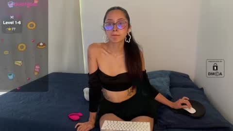 Snapshot of mila_2315 chatting on 07/04/26, 10:05 Mila and albert online show from 07/04/26, 10:05