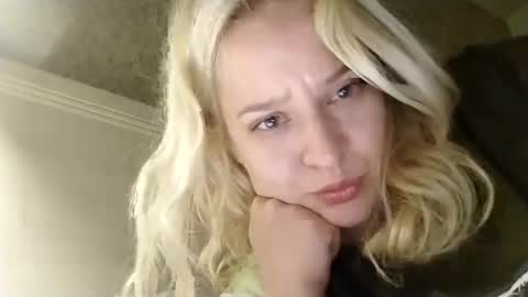 Snapshot of mila_420 chatting on 05/14/26, 10:27 Mila 420 online show from 05/14/26, 10:27