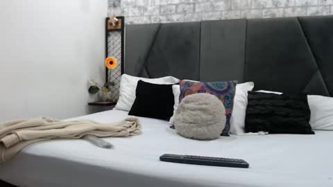 mila_adamss online show from 12/19/25, 10:33