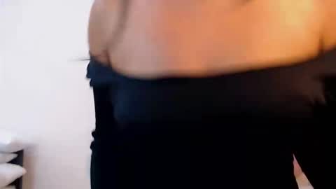 mila_adamss online show from 04/25/26, 01:41
