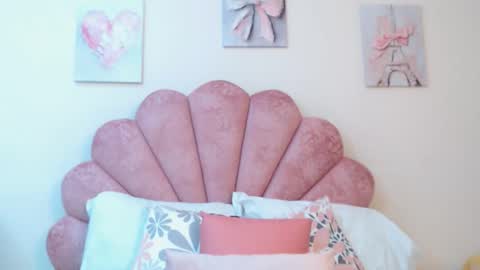 mila_adamss online show from 05/06/26, 10:42