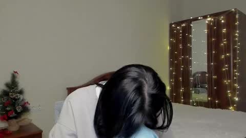 mila_dance_ online show from 12/18/25, 05:02