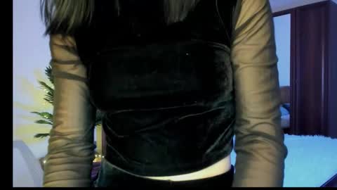 mila_dance_ online show from 01/07/26, 12:18