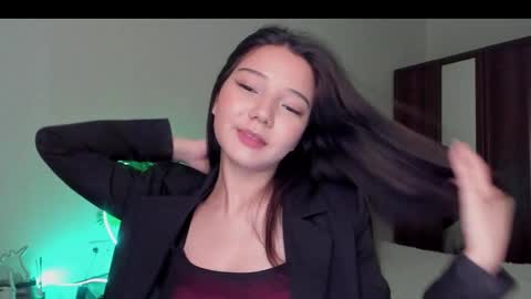 mila_dance_ online show from 02/19/26, 12:56