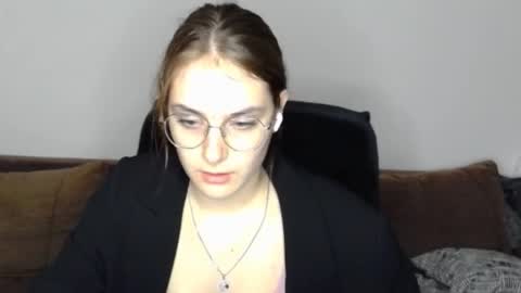 mila_keyy online show from 11/06/25, 08:54