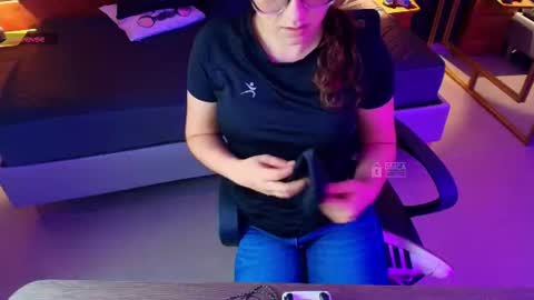 Snapshot of mila_kiitty chatting on 07/12/26, 10:50 Milena online show from 07/12/26, 10:50