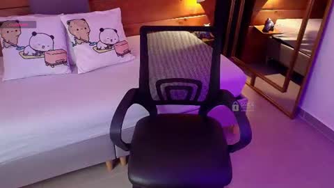 Snapshot of mila_kiitty chatting on 07/16/26, 11:16 Milena online show from 07/16/26, 11:16