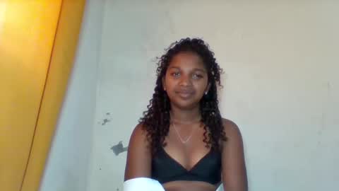 mila_lunah online show from 05/08/26, 04:18
