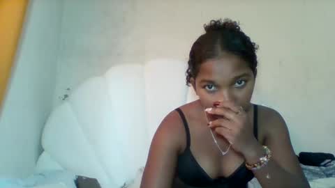 mila_lunah online show from 05/17/26, 06:11